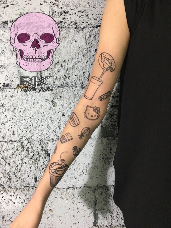 Женские на руке черно-белые, фото - Тату салон RK Tattoo Studio