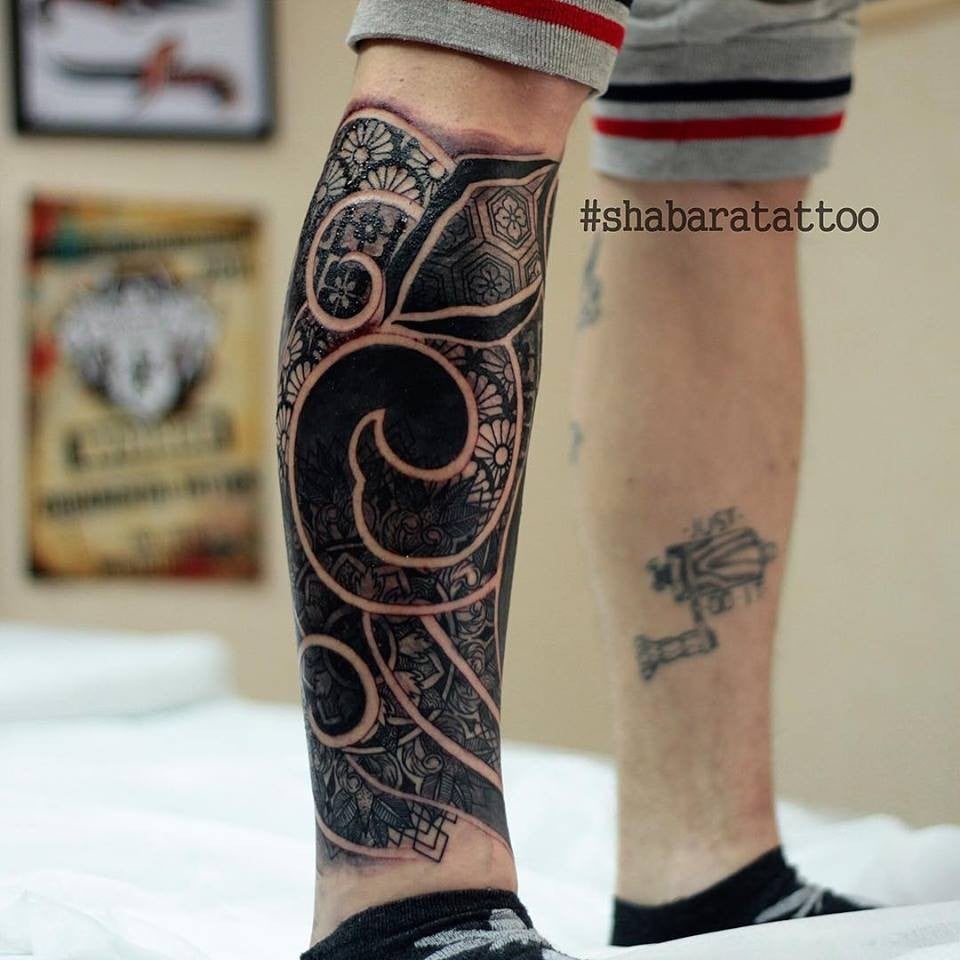 Для хлопців на нозі чорно-білі, фото -  Shabara Tattoo