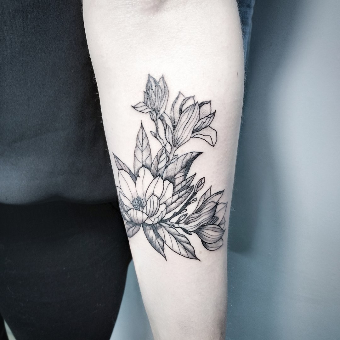 Мужские на предплечье черно-белые, фото - Тату салон Мамка убьет