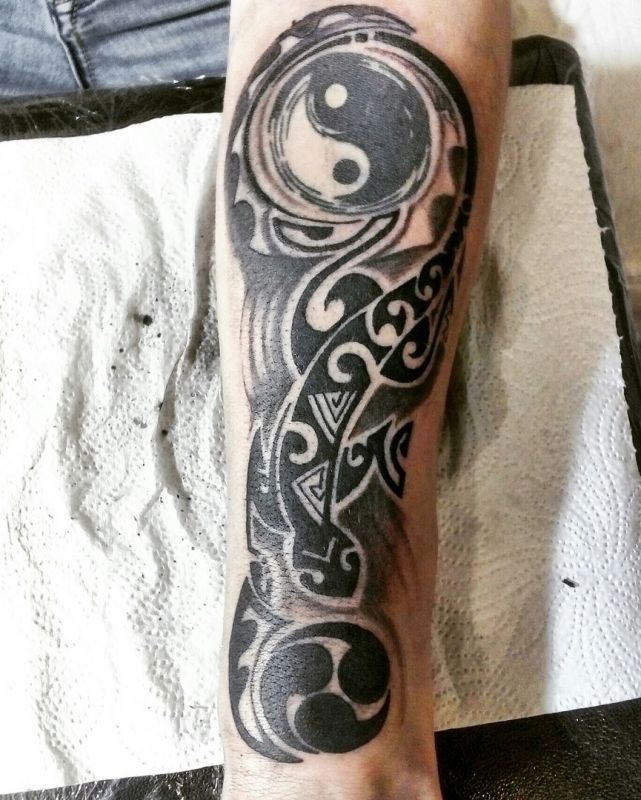 Для хлопців на руці чорно-білі, фото - Тату салон Мамка убьет