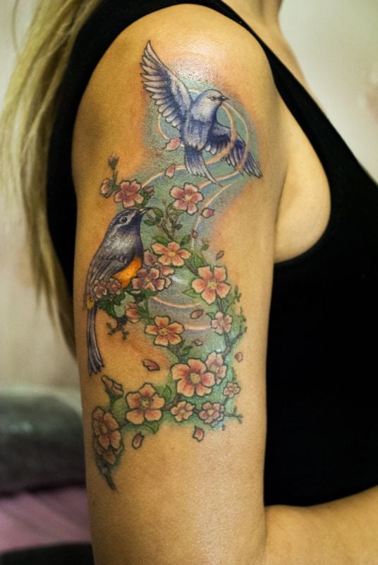 Для дівчат на плечі кольорові, фото - Тату майстер Виктор Джура