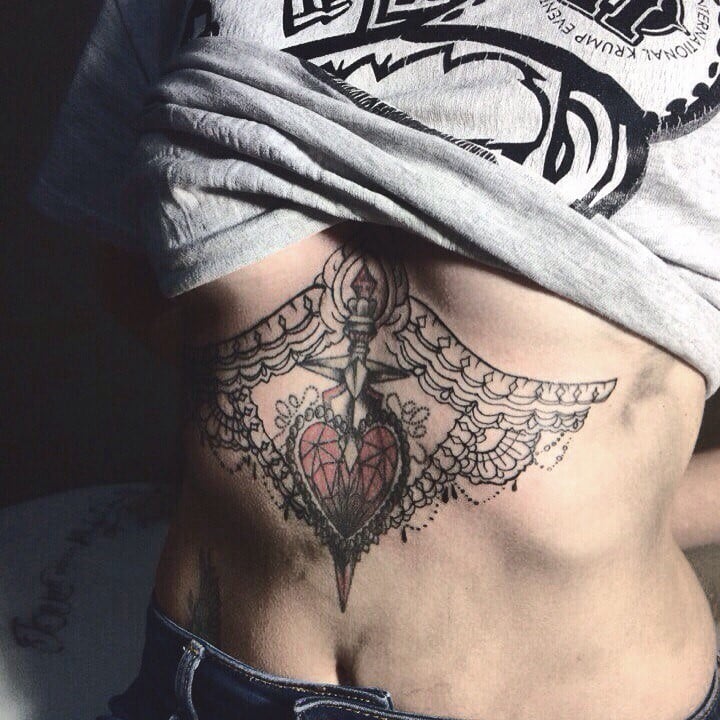 Для дівчат кольорові під грудьми, фото - Тату майстер Юля Бабич