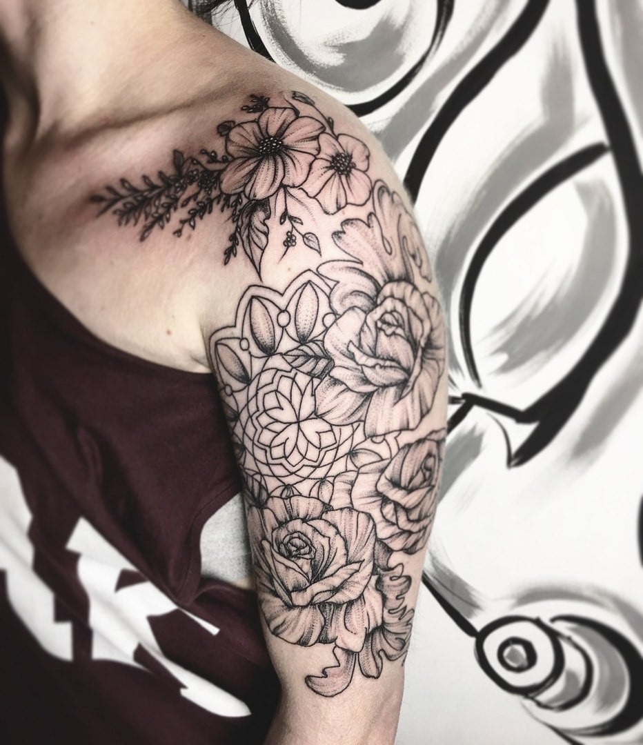 Женские на плече черно-белые, фото - Тату мастер Юля Бабич