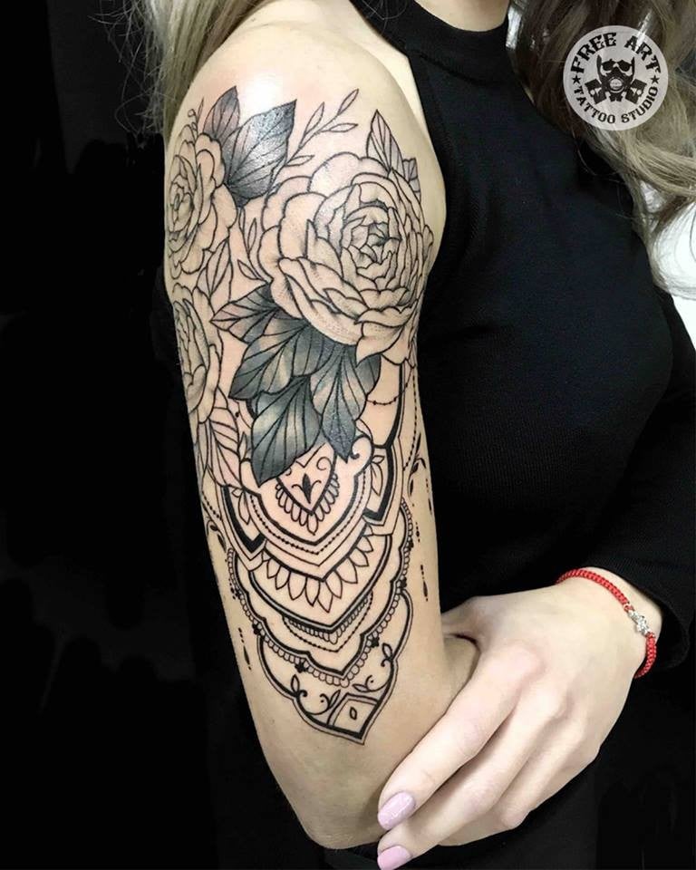 Женские на плече роза, фото - Тату салон Free Art Tattoo