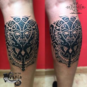 Тату мужские на ноге черно-белые, фото - Тату мастер Денис Кононенко