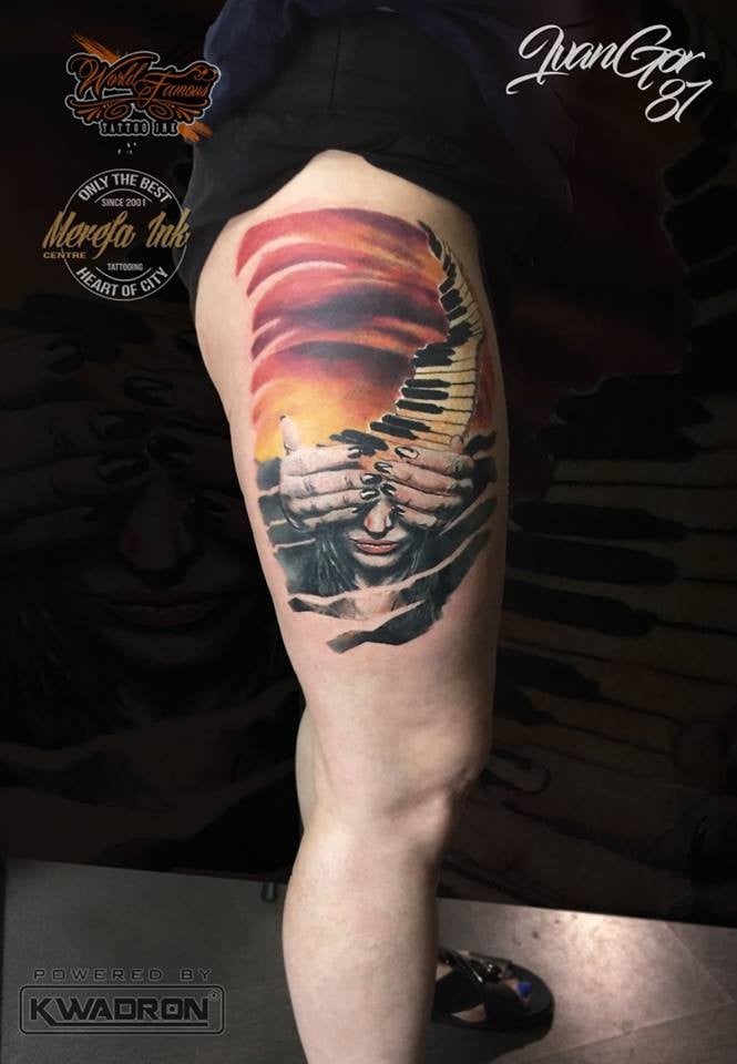 Женские цветные на бедре, фото - Тату салон Kwantum Tattoo Gallery