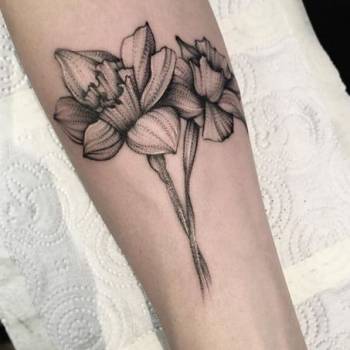 Тату для дівчат на передпліччі чорно-білі, фото - Тату майстер Алеша Кобзева