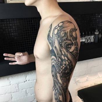 Тату для хлопців на руці чорно-білі, фото - Тату майстер Алеша Кобзева