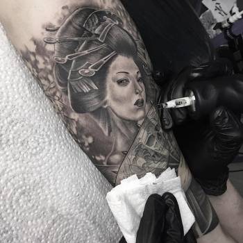 Тату мужские на предплечье черно-белые, фото - Тату мастер Яков Коновалов