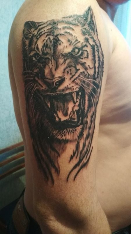 Для хлопців на плечі реалізм, фото - Тату майстер Юдин Ян