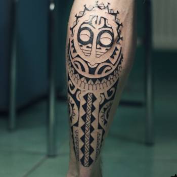 Тату мужские на ноге черно-белые, фото - Тату мастер Александр Космос