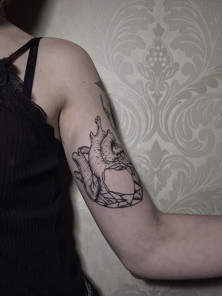 Для дівчат на руці чорно-білі, фото - Тату майстер Александр Космос