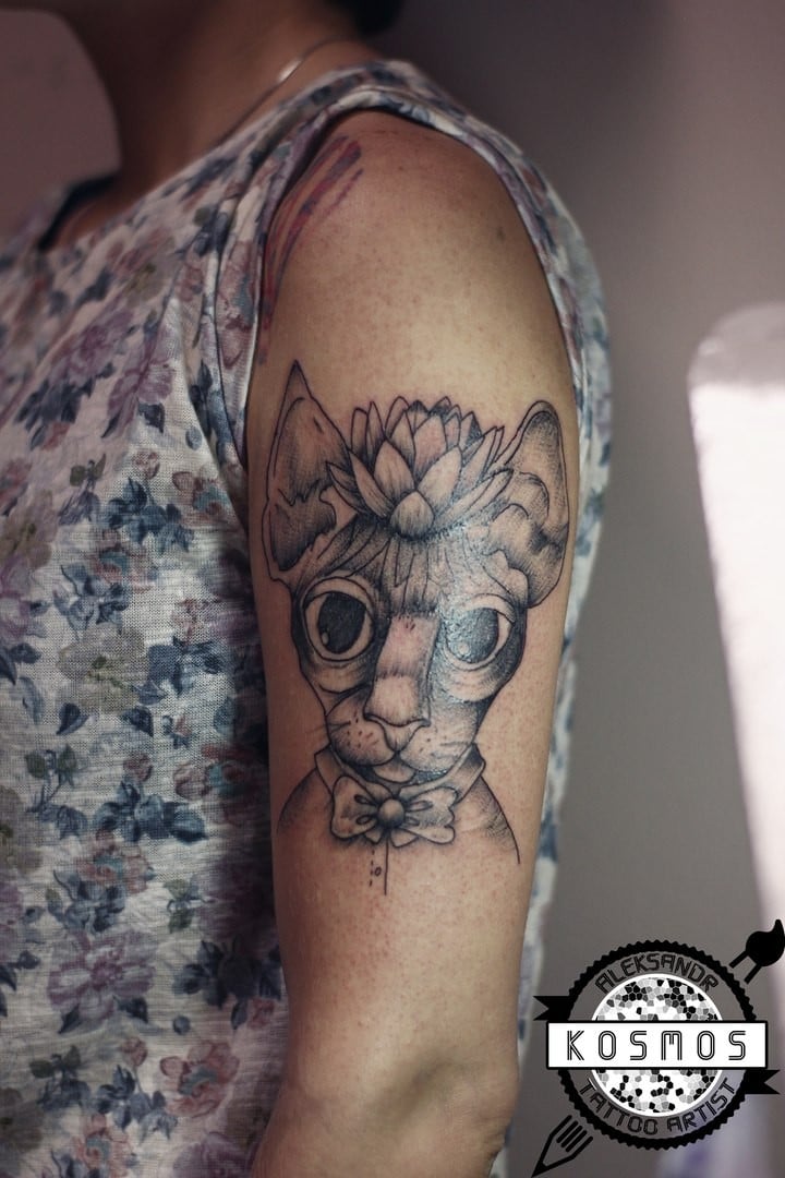 Женские на плече черно-белые, фото - Тату мастер Александр Космос