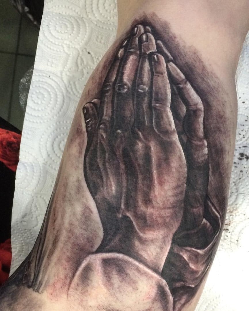 Мужские на руке реализм, фото -  Black Horn Tattoo