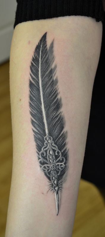 Для дівчат на передпліччі реалізм, фото - Тату майстер Артур Дедков