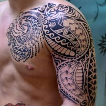 Тату для хлопців на плечі чорно-білі, фото -  Ink Heart