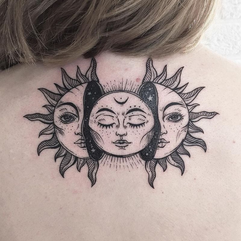 Для дівчат чорно-білі на спині, фото - Тату майстер Алина Высоцкая