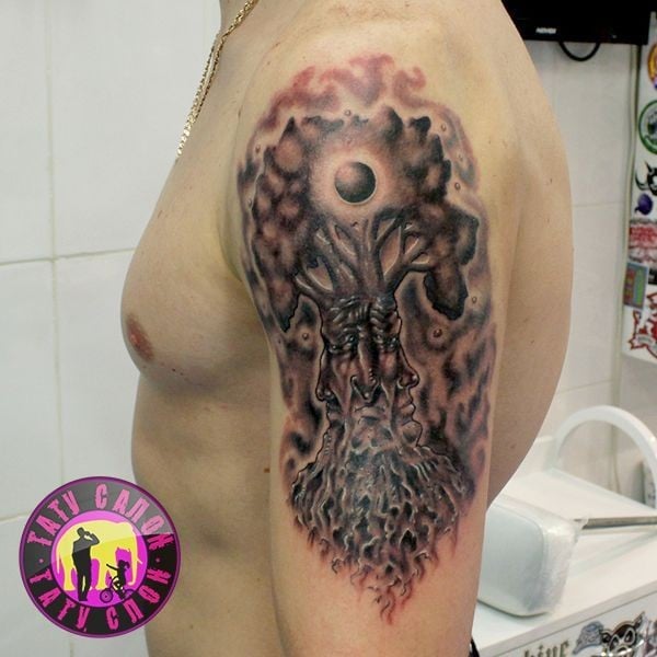 Мужские на плече черно-белые, фото - Тату салон Слон