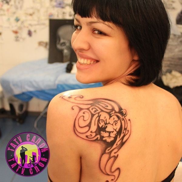 Женские черно-белые на спине, фото - Тату салон Слон