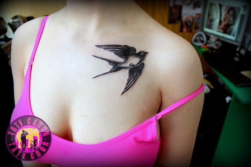 Для дівчат чорно-білі на грудях, фото - Тату салон Слон