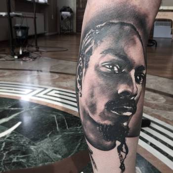 Тату мужские на ноге черно-белые, фото - Тату мастер Дмитрий Станков