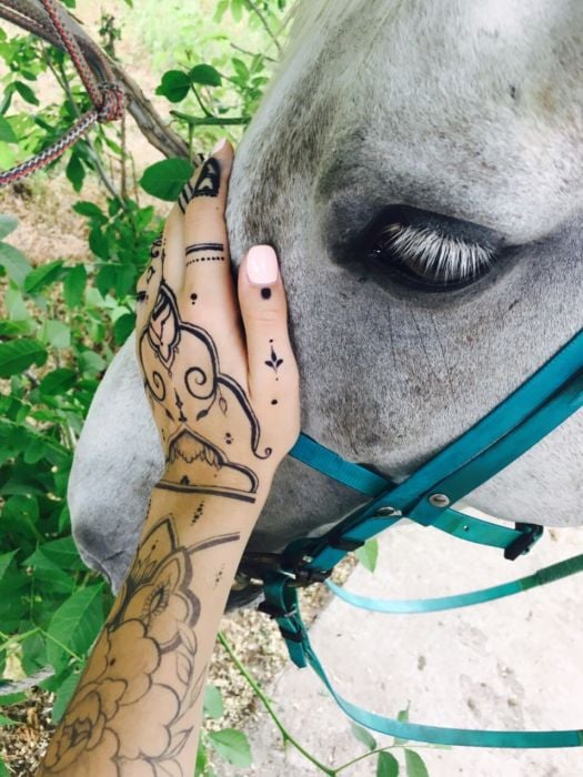 Роспись джагуа-гелем - 250 грн площадью в одну ладошку. (Раб, фото - Тату майстер Анна Рубан