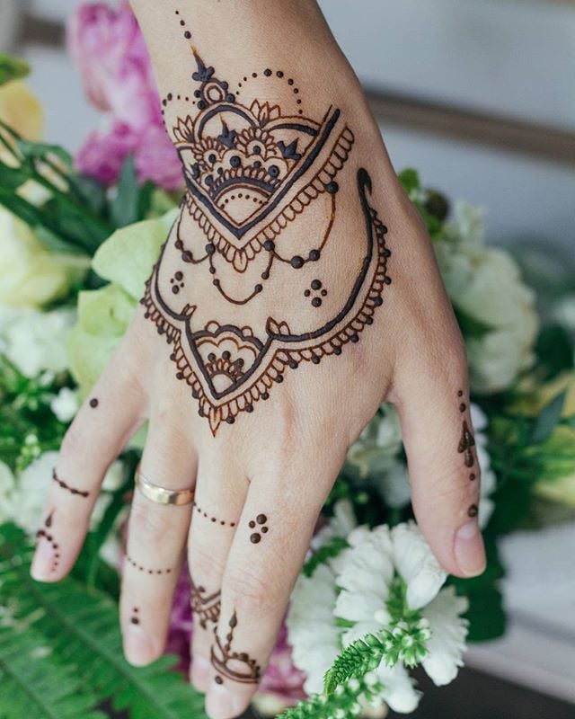 Для дівчат на пальцях хною, фото - Тату майстер Анна Рубан