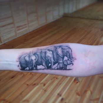 Тату для дівчат на передпліччі реалізм, фото -  ScreamSoul Tattoo