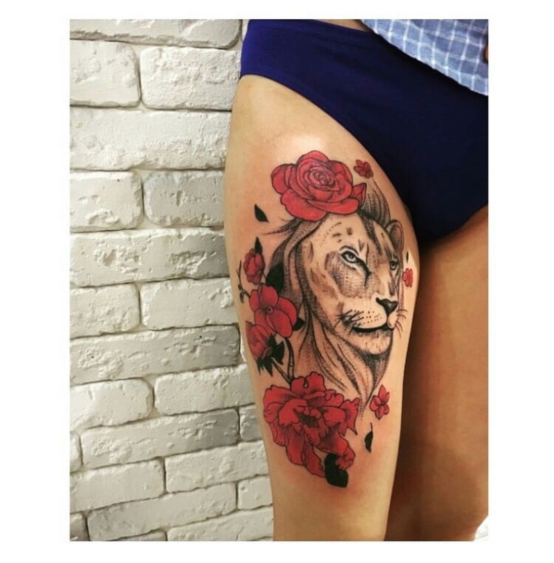 Женские роза цветные, фото -  ScreamSoul Tattoo