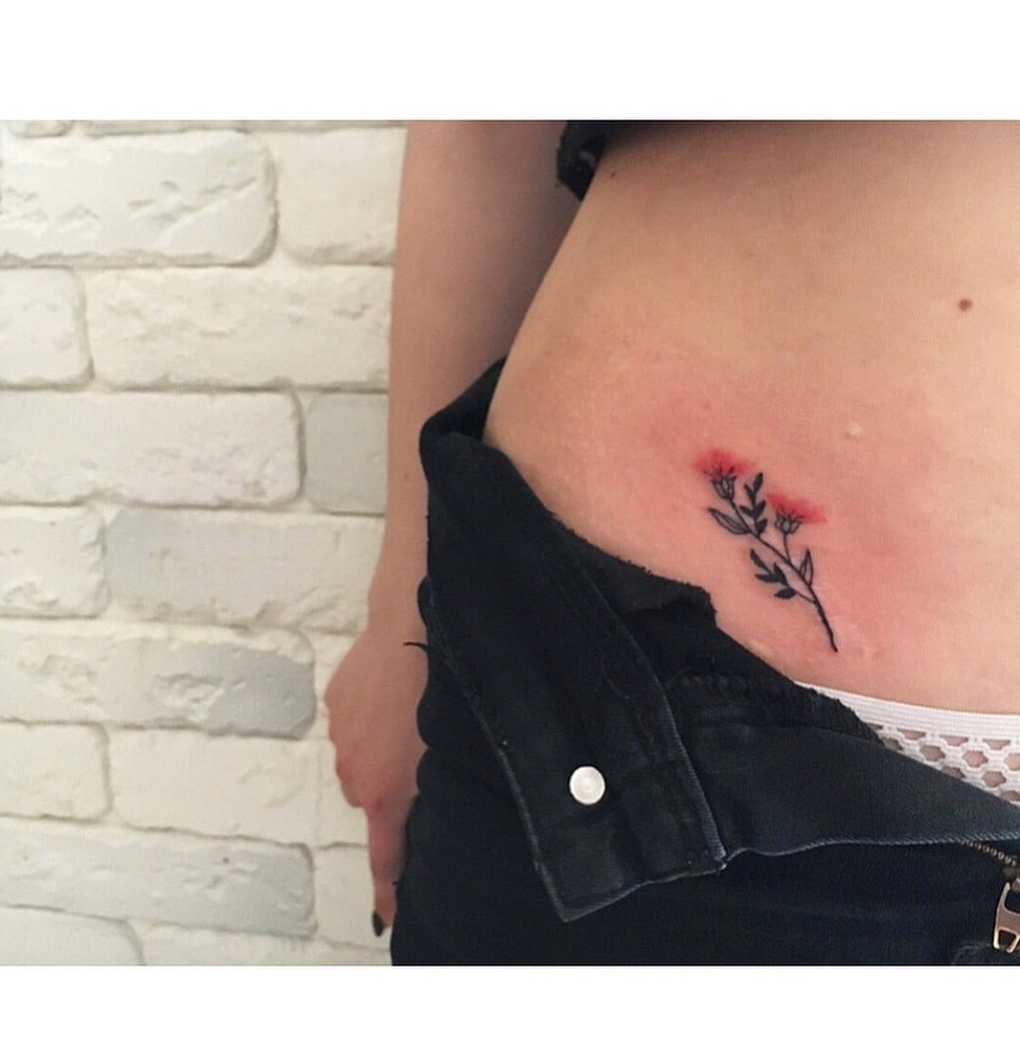 Женские цветные минимализм, фото -  ScreamSoul Tattoo