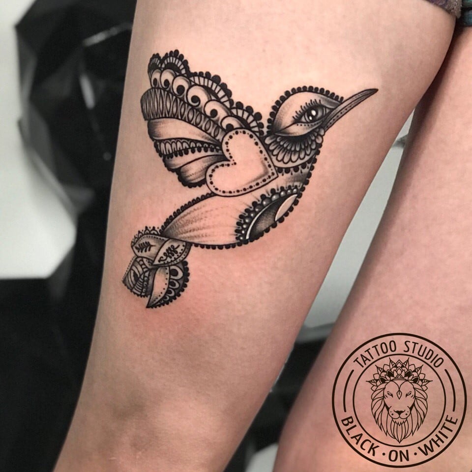 Для дівчат на нозі чорно-білі, фото - Тату майстер Елена Задорожная