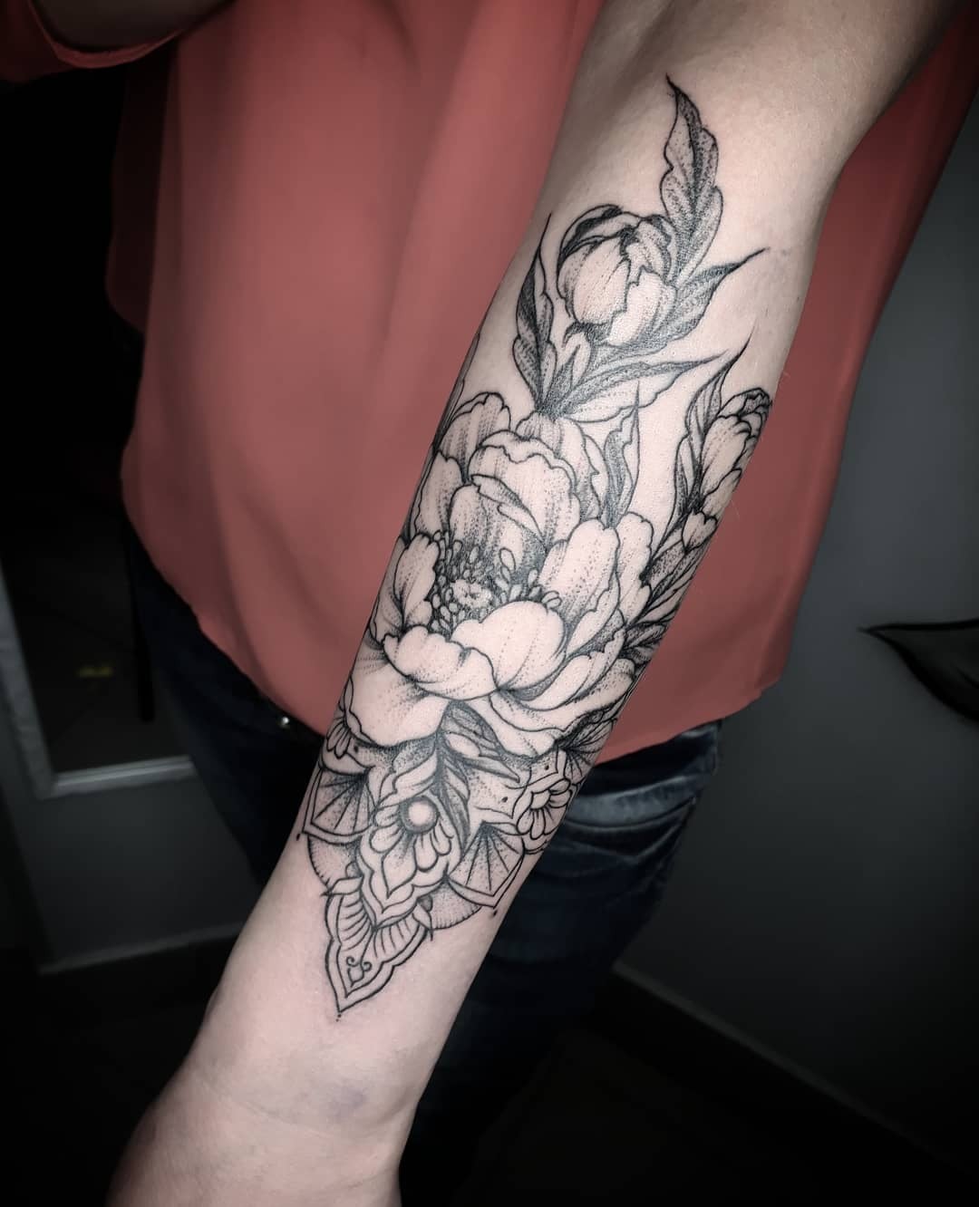 Мужские на предплечье черно-белые, фото - Тату мастер Татьяна Радуга