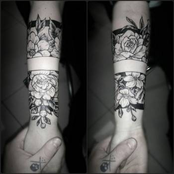 Тату женские на предплечье черно-белые, фото - Тату мастер Ярослав Зубков