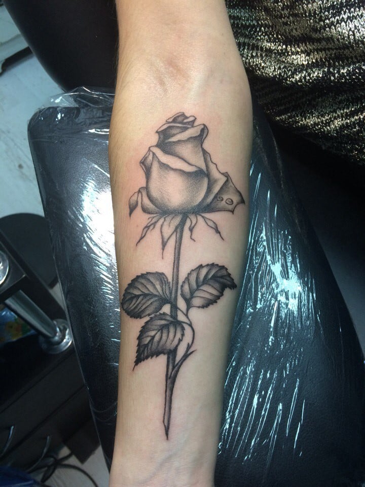 Женские на руке роза, фото - Тату мастер Вова Ротькин