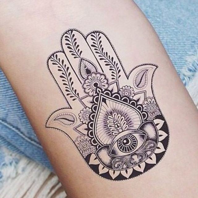 Для дівчат на руці чорно-білі, фото - Тату майстер Виктория