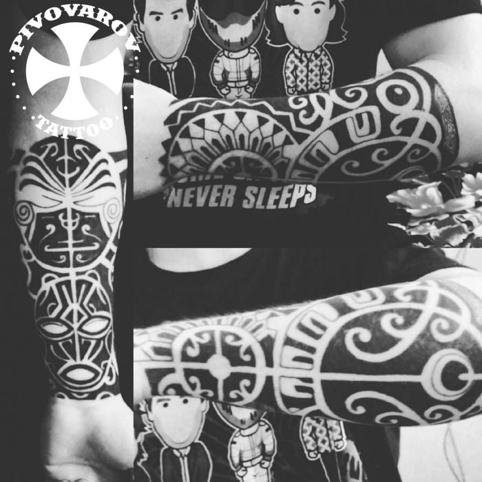 Для хлопців на передпліччі чорно-білі, фото - Тату майстер Pivovarov tattoo