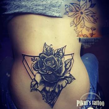 Тату женские роза черно-белые, фото - Тату мастер Евгения Пикуль