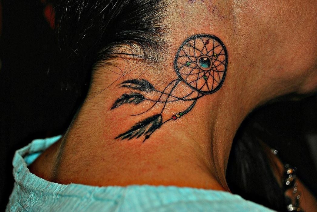 Для дівчат на шиї кольорові, фото -  SJ.Tattoo.ART