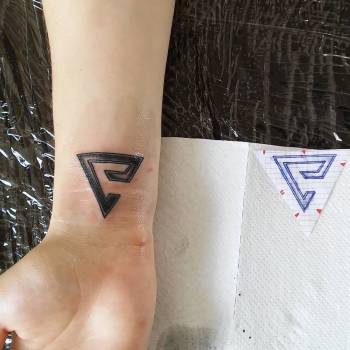 Тату женские на запястье черно-белые, фото - Тату мастер Ева Бордо