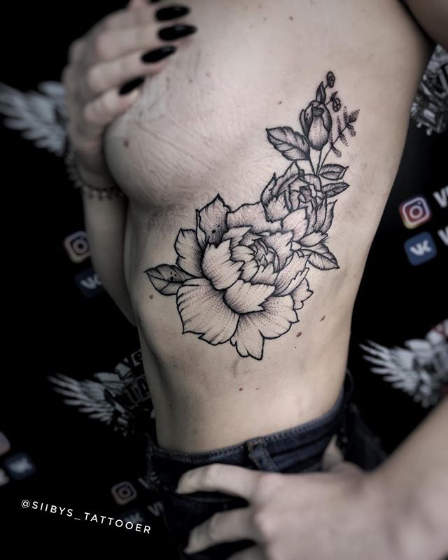 Женские черно-белые цветы, фото - Тату мастер Дмитрий Сладкий