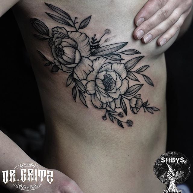 Женские черно-белые цветы, фото - Тату мастер Дмитрий Сладкий