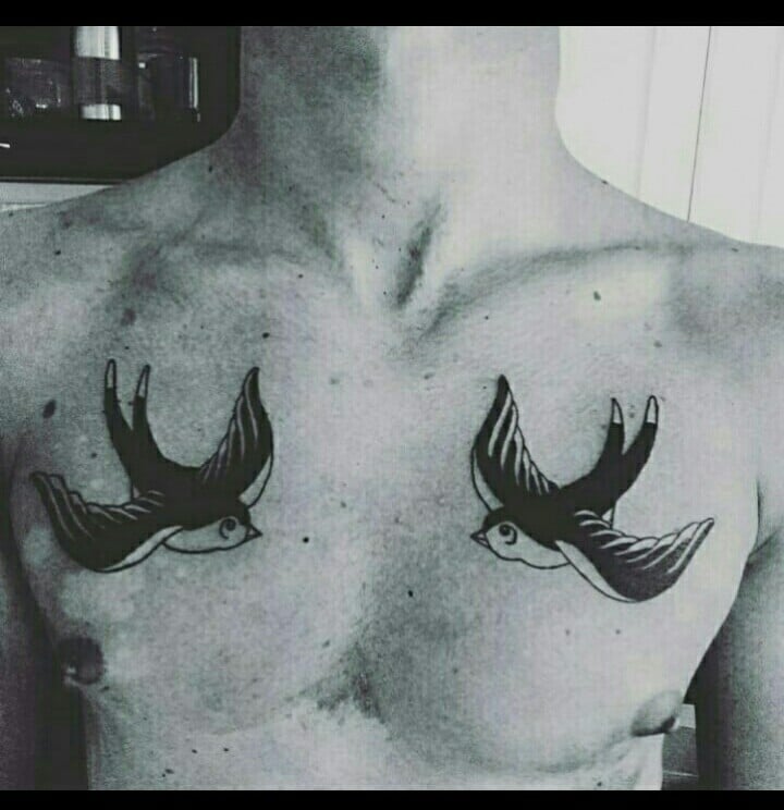 Мужские черно-белые на груди, фото - Тату мастер Сергей Варпу