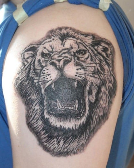 Мужские на плече черно-белые, фото - Тату мастер Zhuk Tattoo