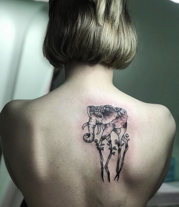 Женские черно-белые на спине, фото - Мастер по пирсингу Ника Чухрай