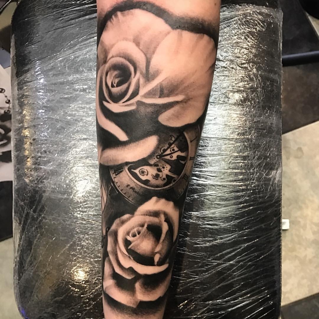 Женские на руке роза, фото - Тату мастер Артем Иванов