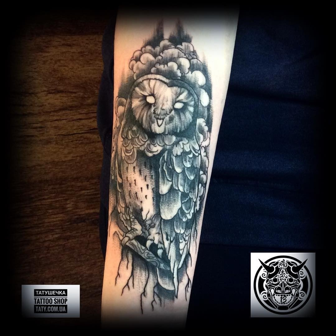 Женские на руке черно-белые, фото - Тату мастер Сергей Селиванов