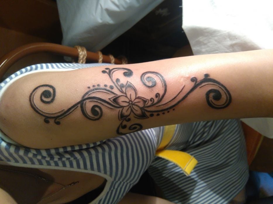 Для дівчат на руці чорно-білі, фото - Тату майстер Когай Ангелина