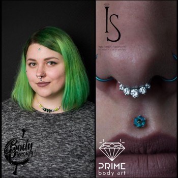 Пирсинг
                    Майстер з пірсингу Андрей Неурозис Київ