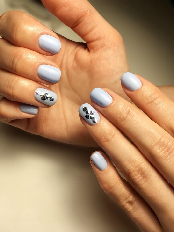 Маникюр на короткие ногти нежный с серебром, фото -  Па-па-па