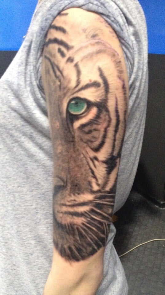 Для хлопців на плечі кольорові, фото - Тату салон Paint Skin